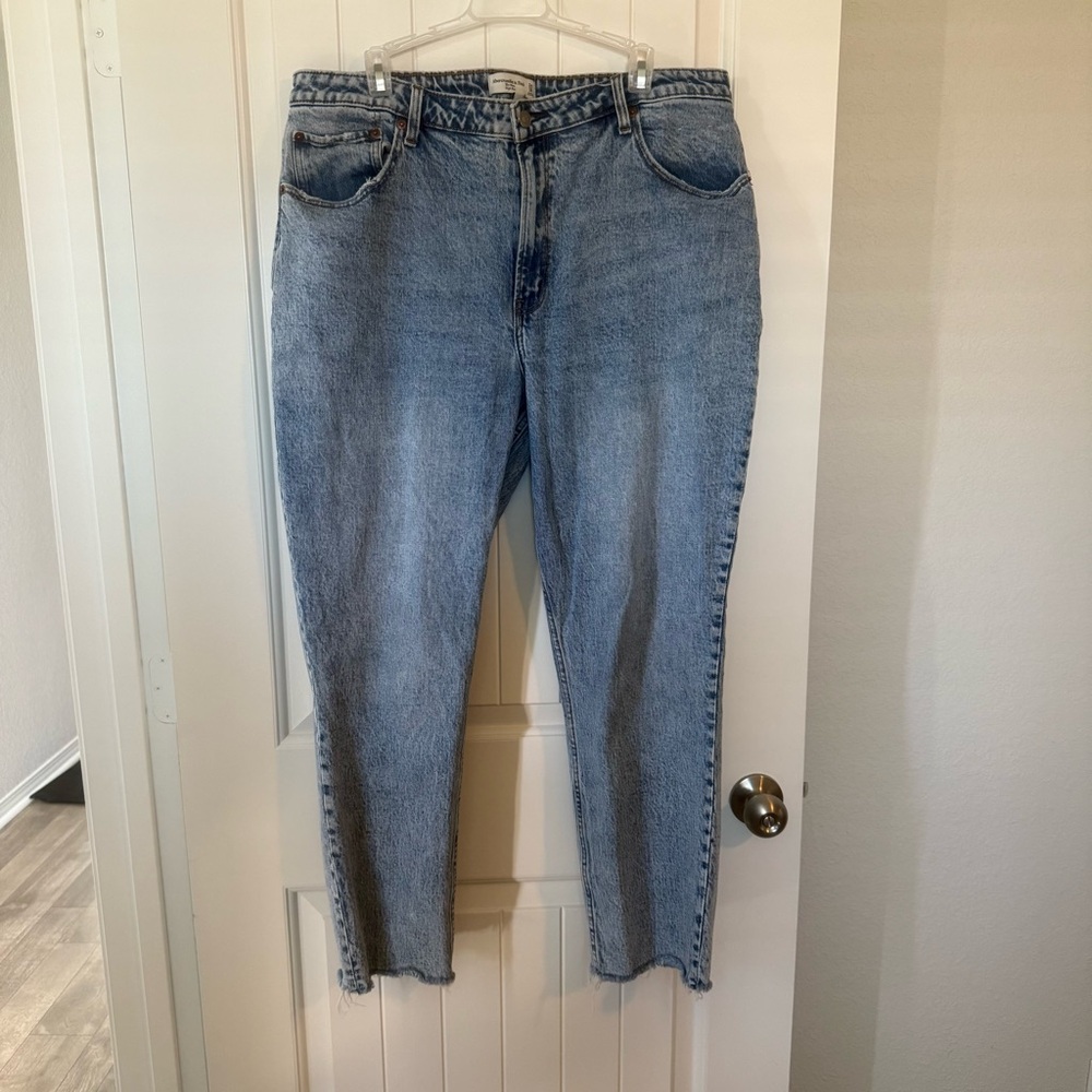 ABERCROMBIE & FITCH mom high rise jeans curve love